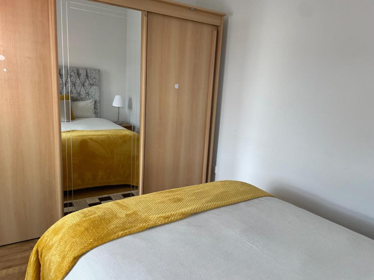 Protea Homestay Manchester Bagian luar foto