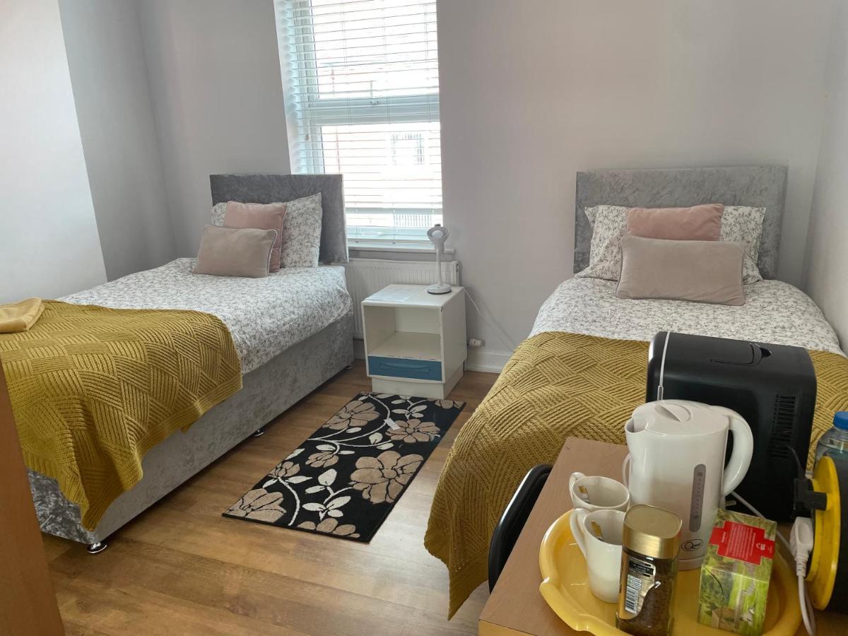 Protea Homestay Manchester Bagian luar foto