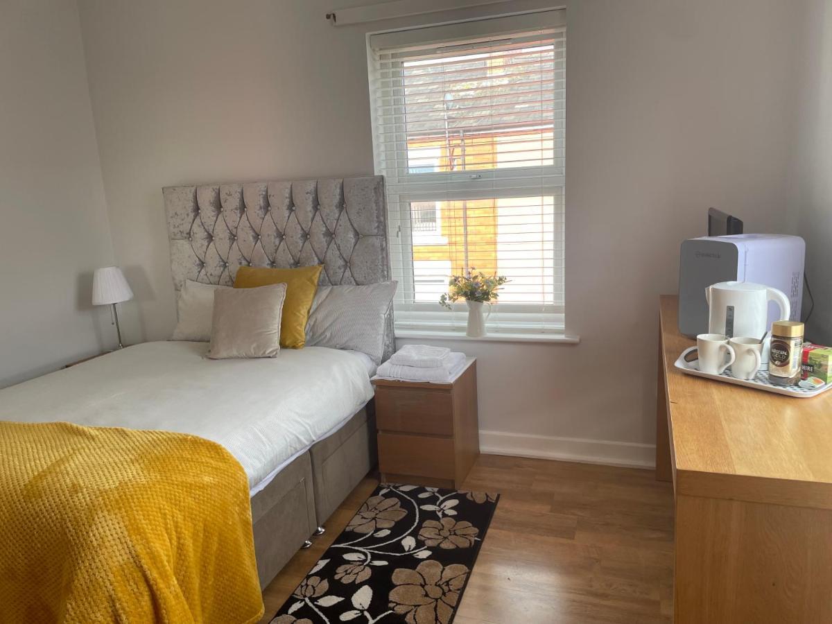 Protea Homestay Manchester Bagian luar foto