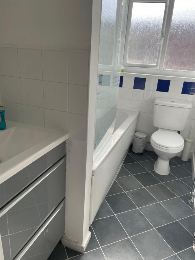 Protea Homestay Manchester Bagian luar foto