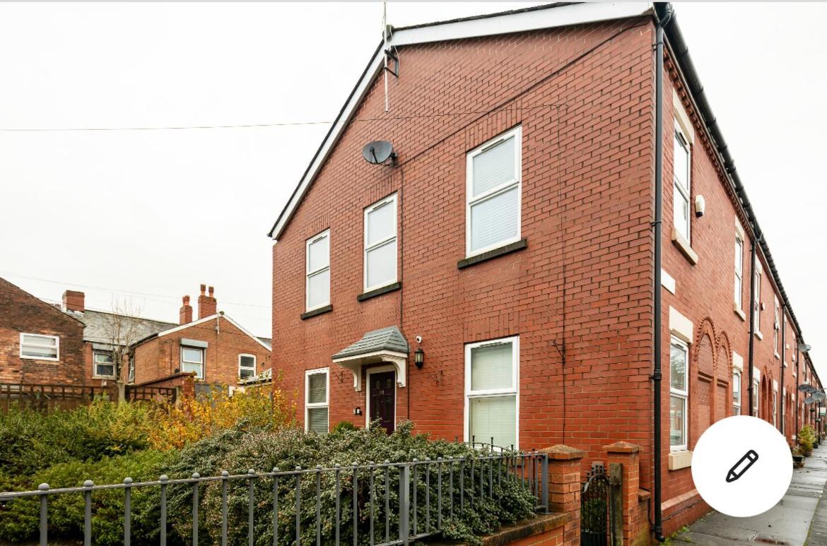 Protea Homestay Manchester Bagian luar foto