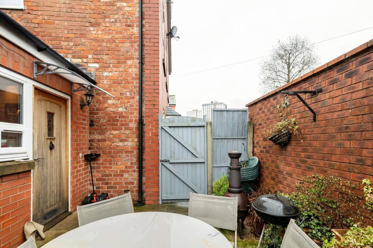 Protea Homestay Manchester Bagian luar foto